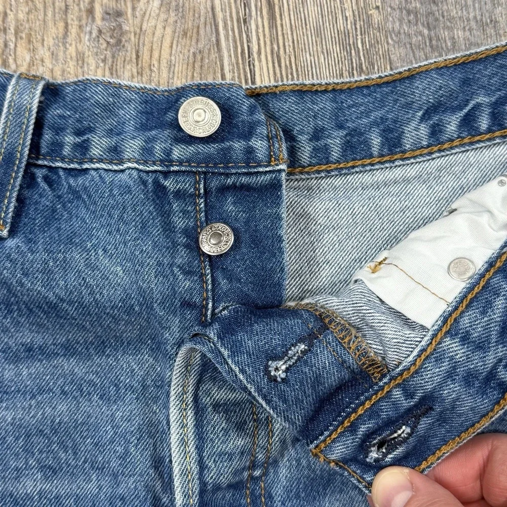 Levis 501 High Rise Jean Shorts Womens W31 Blue Denim Button Fly Distressed Hem